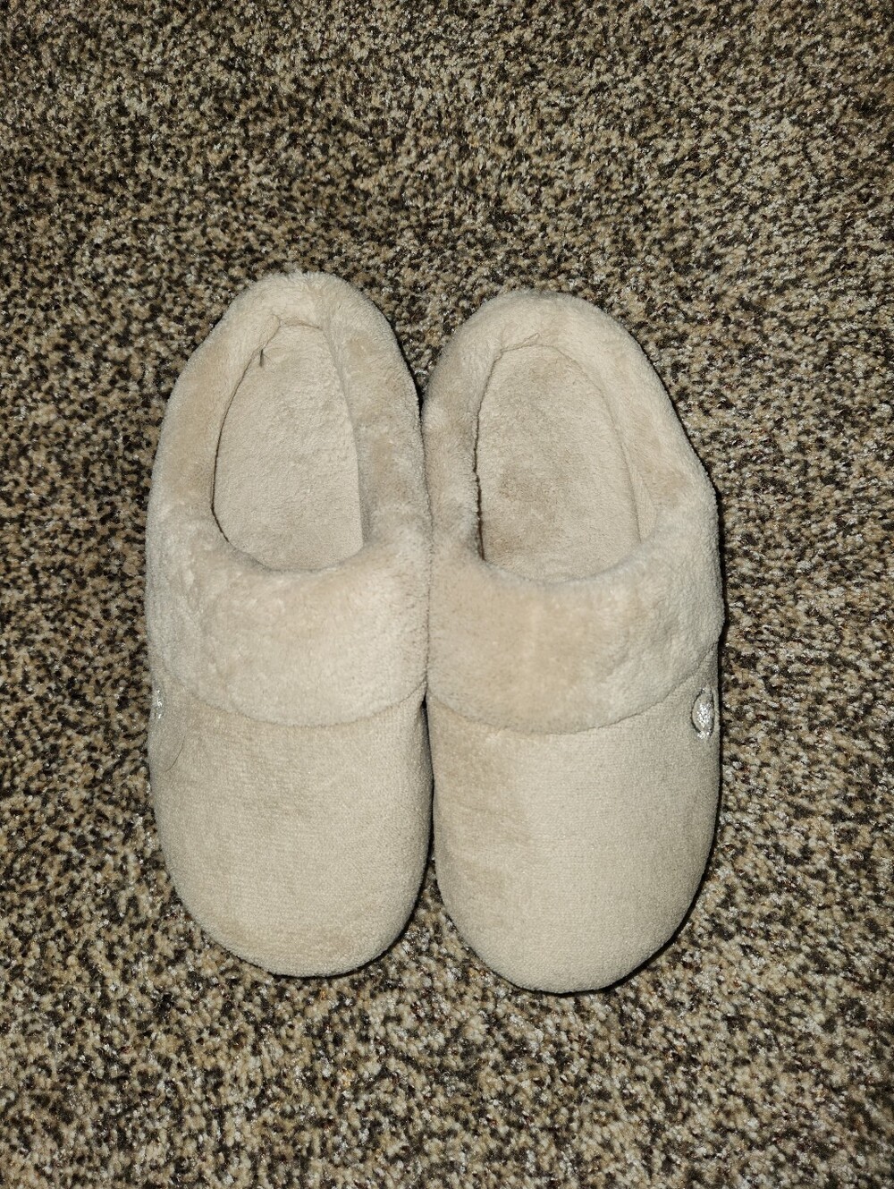 Like New Isotoner memory foam slippers women’s size 7.5-8